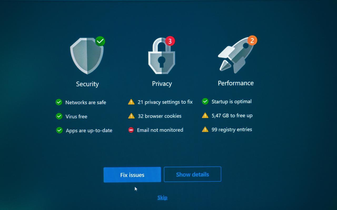 Security, privacy, and performance status with fix options.